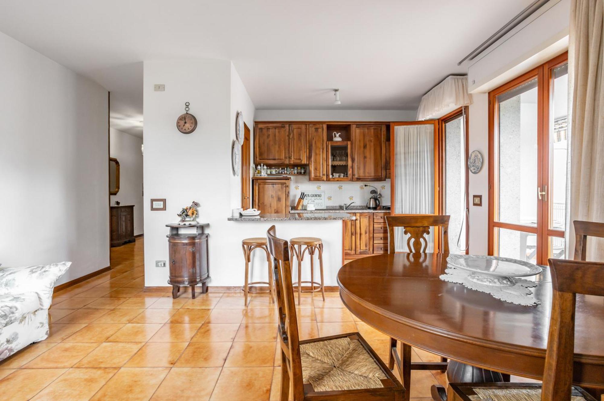Bright With Balcony And Parking! Lucca